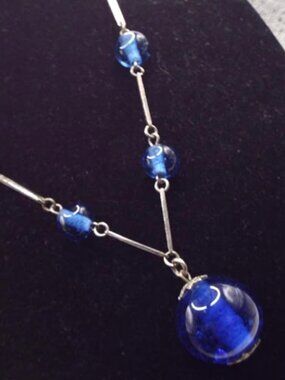 ANTIQUE 1950'S COBALT CRYSTAL ORB & BEAD SILVERY LINK NECKLACE 21